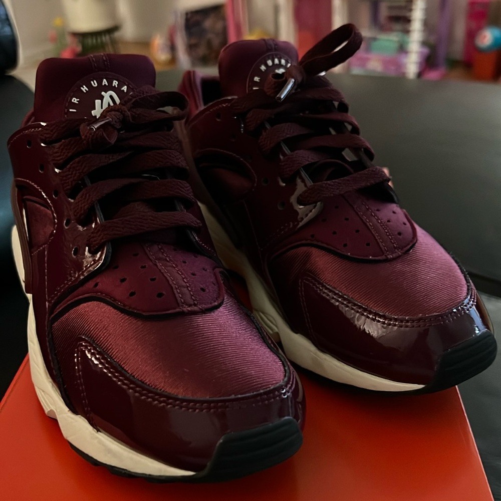 Nike Air Hurache Size 8.5